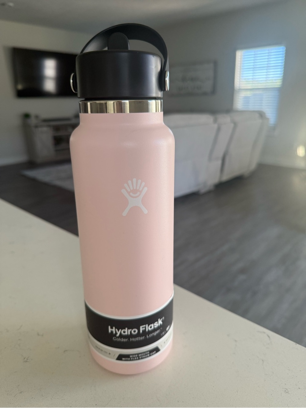 NEW Hydro Flask trillium Pink Insulated Bottle with Black Lid 40 ounces